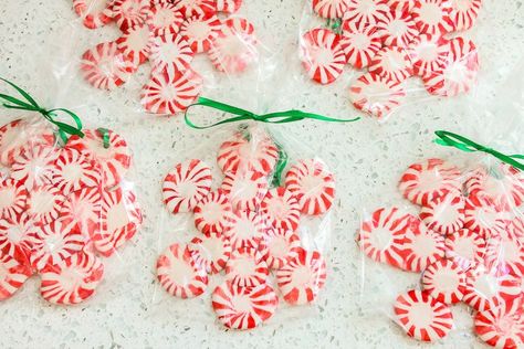 Gifts from your Kitchen - Peppermint Snowflake Ornaments Peppermint Ornaments, Peppermint Ornament, Star Ornaments, Chocolate Gifts Basket, Theatre Gifts, Free Printable Gift Tags, Creative Diy Gifts, Free Gift Tags, Creative Gift Wrapping