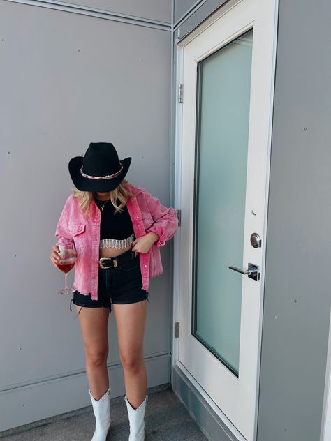 Rodeo Themed Outfits For Women, Festival Outfit Cowboy Hat, Pink And Black Western Outfit, Bichota Concert Outfit, Pink Outfit Nashville, Disco Cowgirl Outfit Ideas, Western Pink Outfit, Bad Bunny Most Wanted Tour Outfits, Laney Wilson Concert Outfit