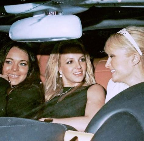 gotta love Lindsay . . . . . . . #lindsaylohan #lindsay #britneyspears #parishilton #celebs #celebstyle #celebrities #celebrity #celebritystyle #explorepage #explore #popculture #popcultureinpictures #hollywood #popmusic #popstar #actress #actors #foryou #foryoupage Paris Hilton Car, Paris Hilton Lindsay Lohan Britney, Britney Spears And Paris Hilton, Lindsay Lohan 2000s, Britney Spears 2000s, 2000s Pop Culture, Limo Party, Early 2000s Aesthetic, Taylor Swift Photoshoot