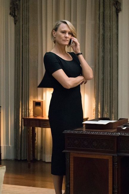 House of cards Claire House Of Cards, Cards Outfit, Claire Underwood Style, Workwear Inspiration, Claire Underwood, Alexander Mcqueen Dress, Cards Decoration, Mcqueen Dress, Chic Over 50