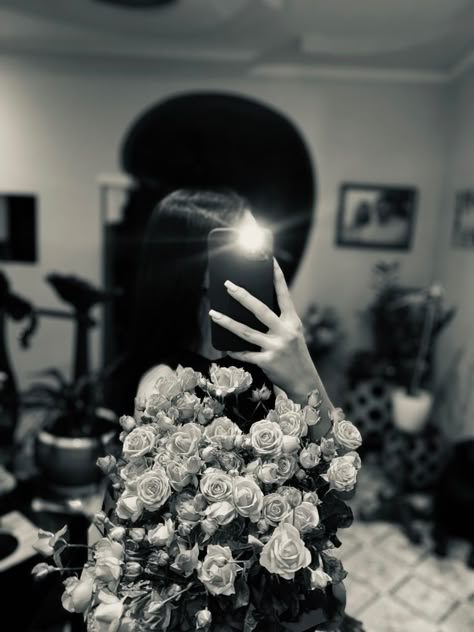 Apple Watch Fashion, Happy Birthday Wallpaper, Beautiful Photoshoot Ideas, Beautiful Profile Pictures, Creative Photography Techniques, Cute Muslim Couples, Aesthetic Flowers, Beautiful Photoshoot, Flower Therapy