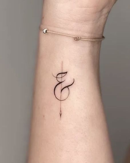 E Tattoo Letter Initials, Initial E Tattoo, Letter I Tattoo Ideas, E Letter Tattoo Design, Tattoo Letra E, F Initial Tattoo, Letter E Tattoo Ideas, E Letter Tattoo, E Initial Tattoo