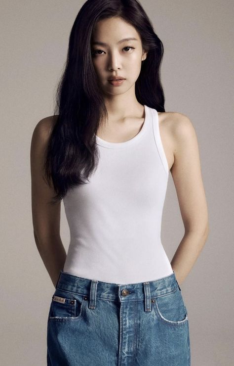 Jennie Body Type, Jennie Kim Body Goals, Jennie Body Goals, Jennie Body, Fitness Photoshoot Poses, Fitness Photoshoot, Jennie Kim, Girl Bands, Black Pink Kpop