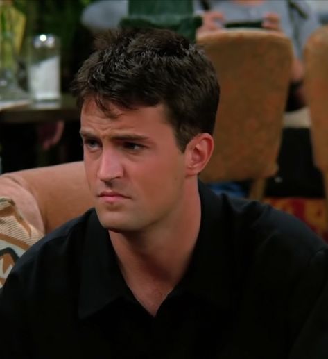 Chandler Bing Hair, Joey Chandler Ross, Rachel Monica Phoebe, Joey Chandler, Friends Cast, Friends Season, Dream Husband, Man Crush Everyday, Chandler Bing