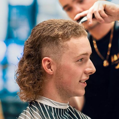 Good Mullet, Textured Mullet, Skullet Haircut, Trendy Mullet, Boy To Boy, Mullet Ideas, Corte Mullet, Mullet Cut, Modern Mullet Haircut