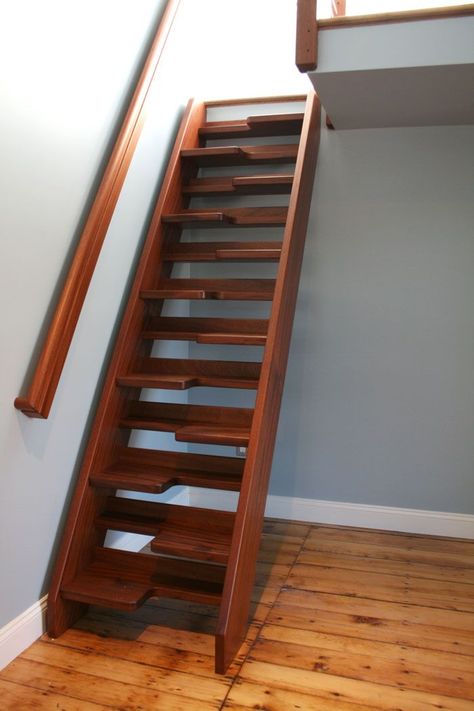 Scale Loft, Small Space Staircase, Loft Staircase, Diy Space Saving, Stair Ladder, Tiny House Stairs, Stairs Ideas, Loft Stairs, Small Attic