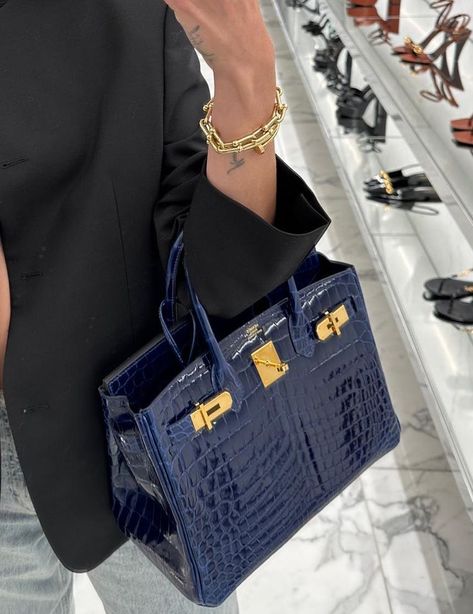 Blue Birkin Bag, Blue Birkin, Stile Kylie Jenner, Classy Purses, Birkin Bags, Expensive Bag, Birkin Handbags, My Style Bags, Luxury Bags Collection