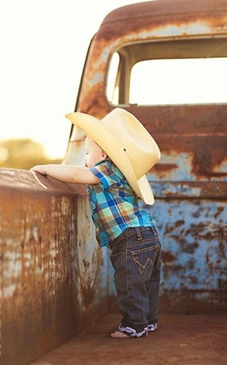 I do be like daddy Cowboy Baby, Old Truck, Little Cowboy, Foto Tips, Jolie Photo, Future Kids, Future Baby, Baby Baby, Cute Photos