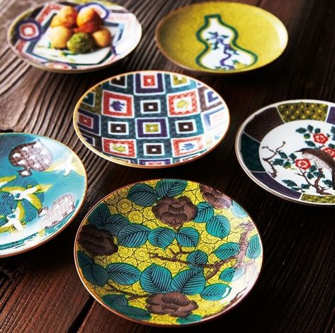 The World-Famous Kutani-Yaki Pottery and Porcelain: Its Legendary Qualities | OrientalSouls.com Kutani Porcelain, Phoenix Design, Blossom Design, Japanese Words, Japanese Aesthetic, Japanese Pottery, Traditional Crafts, World Famous, Brilliant Colors