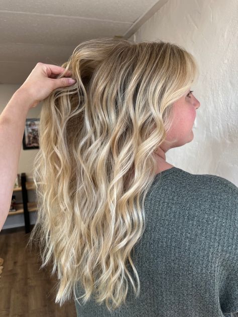 Sliced Highlights Blonde, Blonde Highlights On Dirty Blonde Hair Medium Length, Warm Blonde Highlights, Blonde Hair Goals, Hair Highlight, Warm Blonde, Dirty Blonde Hair, Blonde Hair Inspiration, Blonde Hair With Highlights