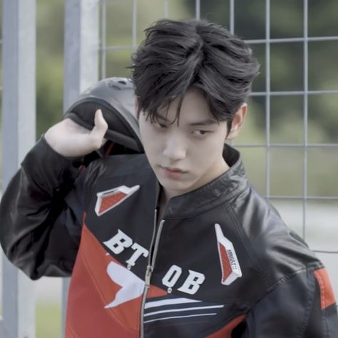 Soobin Center, Soobin Boyfriend Material, Soobin Boyfriend, Soobin Lq, Kpop Profiles, Choi Soobin, Txt Soobin, Creating Characters, Future Boyfriend