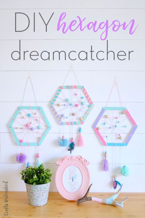 DIY Dream Catchers - DIY Hexagon Dreamcatcher- How to Make a Dreamcatcher Step by Step Tutorial - Easy Ideas for Dream Catcher for Kids Room - Make a Mobile, Moon Designs, Pattern Ideas, Boho Dreamcatcher With Sticks, Cool Wall Hangings for Teen Rooms - Cheap Home Decor Ideas on A Budget http://diyprojectsforteens.com/diy-dreamcatchers Easy Family Crafts, Dreamcatchers For Kids, Middle School Crafts, Dreamcatcher Craft, Hexagon Diy, Dream Catcher For Kids, Diy Dreamcatcher, Diy Crafts For Teens, Crafts For Teens To Make