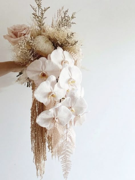 Beach Themed Bouquets, Beach Bridesmaid Bouquet, Boho Flower Arrangements Wedding, White Boho Bouquet, Coastal Bouquet, Beige Boho Wedding, Jellyfish Wedding, Beach Wedding Bouquet, 45 Birthday