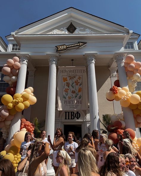 Sorority Brunch, Sorority Tea Party, Sorority Tabling, Sorority Cob Events, Rmhc Adpi Decorations, Wiggin Out Sorority, Mizzou Sorority, The Future Is Phi Bid Day, Strikes Again Bid Day