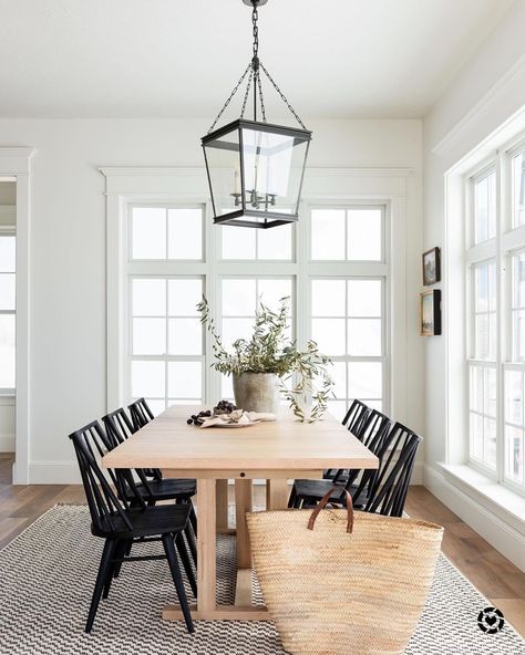 Studio McGee on Instagram: “Our Black Friday sale lives on, but today we’re all about Small Business Saturday. We’re so grateful for everyone that supports us and…” Home Dining Room, Extension Dining Table, Farmhouse Dining Room, Dining Room Inspiration, Farmhouse Dining, Decor Minimalist, Dining Room Ideas, Dining Room Design, New Build