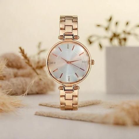 HURRY LIMITED OFFER DEAL!! ONLY FOR Rs 399/- Wrist Watches for Women's & Girls&Miss&Ladies Diamond Studded Dial RoseGold Colored Stylish Bracelet Strap Product link in the bio #instagram#asthetic#gifts#kids#projector#followforfollowback#homedecor#lights#colors#diwali#india#fashion#college#girls College Girl Fashion, Red Watch, Watch Trends, Rose Gold Watches, Girls Watches, Stylish Bracelet, Stylish Watches, Rose Gold Color, Luxury Watch