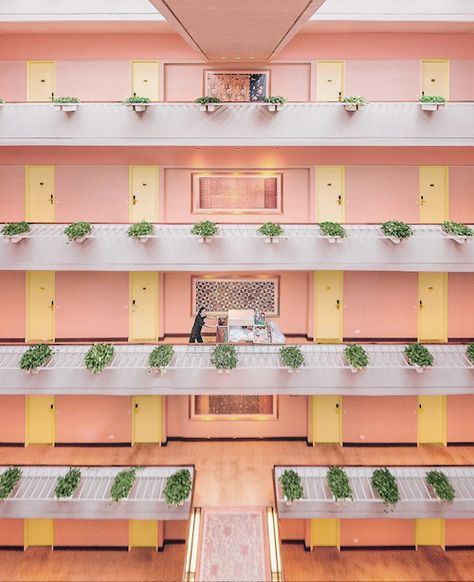 Regent hotel in Singapore the interiors are full of Wes Anderson vibes. #Decor #Travel #Pink Accidental Wes Anderson, Wes Anderson Color Palette, Accidentally Wes Anderson, Singapore Hotel, Wes Anderson Aesthetic, Wes Anderson Style, Classic Facade, Singapore Hotels, Wes Anderson Movies