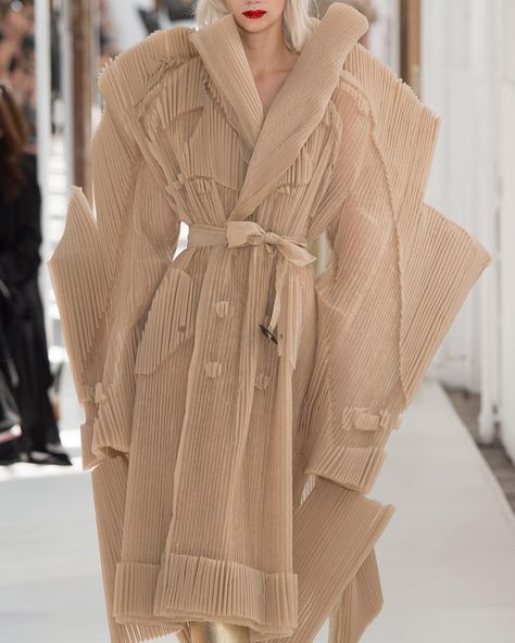 Margiela sculptural coat | Instagram Deconstructivism Interior, Deconstruction Fashion, Deconstructivism, Sculptural Fashion, Medical Professionals, Image Gallery, Simple Way, Trench Coat, The Incredibles