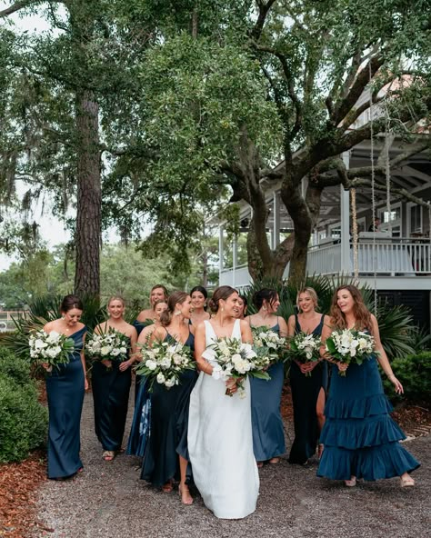 A costal wedding dream | THE MCMURRIAs ❤️‍🔥 Dark Blue Bridesmaids, Navy Bridal Parties, Brides Maid Dresses Blue, Photo Inspiration Couple, Dark Blue Bridesmaid Dresses, Bridesmaid Things, Blue Bridesmaids Dresses, Dark Blue Wedding, Navy Blue Bridesmaid