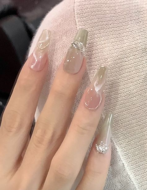 Almond Asian Nails, Douyin Nails Green, Nail Inspo Douyin, Wedding Nails Green, Enchanted Forest Nails, Sage Green Nails, Douyin Nails, Almond Acrylic Nails Designs, Quince Nails