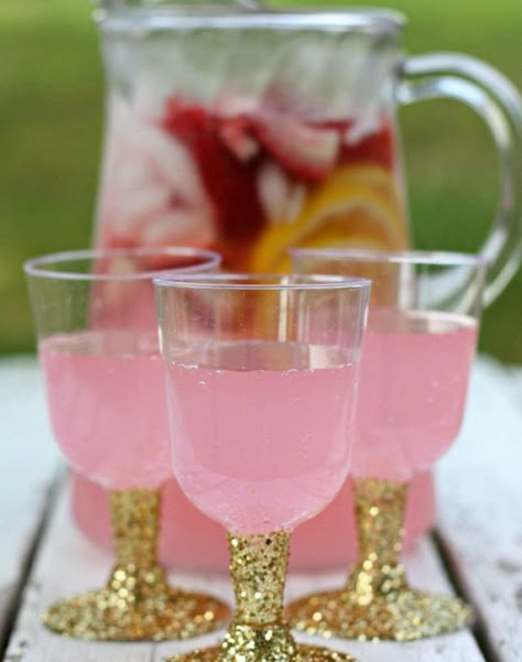 Glitter Party Cups + A “Mocktail” | Community Post: DIY Girls Birthday Party Ideas Spa Birthday Parties, Princess Tea Party, Spa Birthday, Pamper Party, Paris Party, Golden Birthday, Glitter Party, Princess Baby, Baby Shower Princess