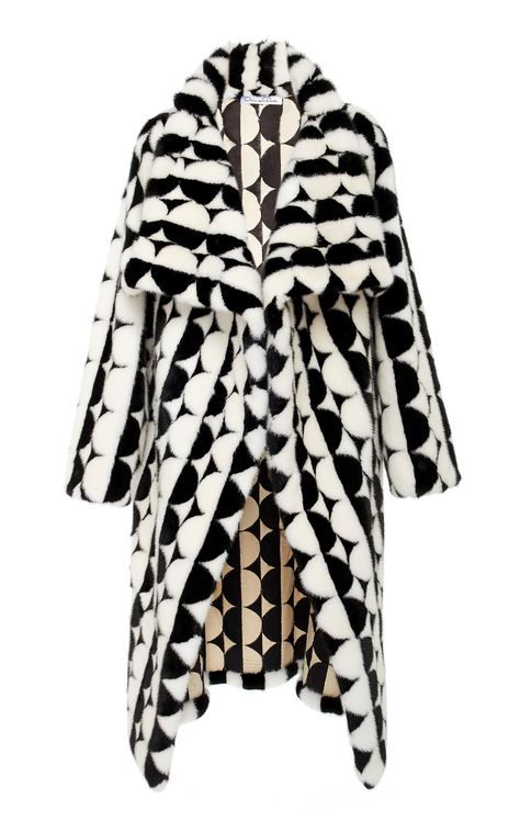 Geometric Shawl Fur Coat by OSCAR DE LA RENTA for Preorder on Moda Operandi Corp Goth, Boss Lady Outfit, Abaya Design, Cold Fashion, Clothes Art, Zermatt, Amazing Ideas, Street Style Inspiration, Pretty Style