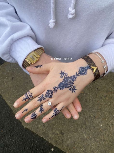 Jagua tattoo Henna Designs Hand Tattoo, Jagua Henna Tattoo, Middle Eastern Henna, Jagua Gel Tattoo, Jagua Henna Designs, Iraqi Henna, Jaguar Henna, Jagua Design, Henna Hand Tattoos