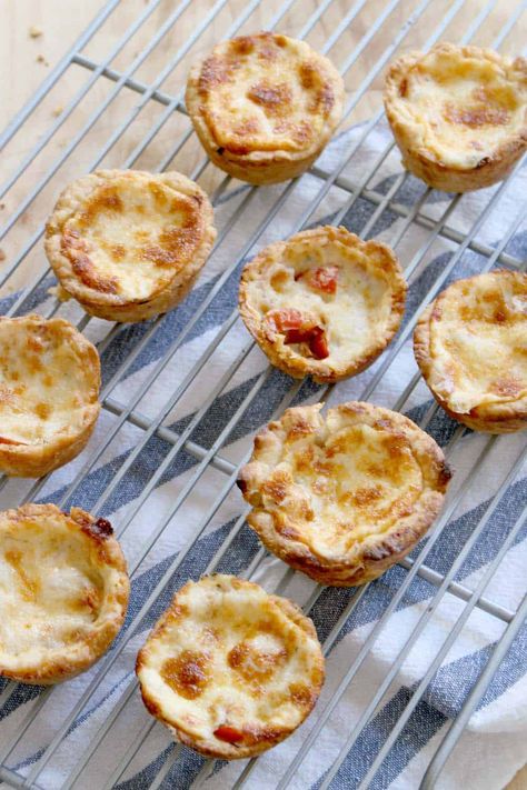 Retreat Recipes, Mini Pie Crust, Southern Tomato Pie, Tomato Quiche, Luncheon Ideas, Tomato Pie, Reception Food, Cottage Pie, Eat Lunch