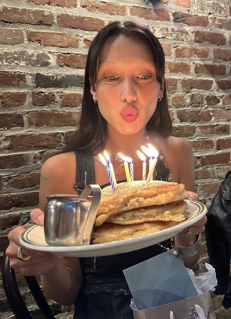 Bella Hadid Birthday, Bella Hadid Icon, Isabella Hadid, Baby Bells, Hadid Sisters, 22nd Birthday, Bday Girl, 20th Birthday, Pretty Selfies