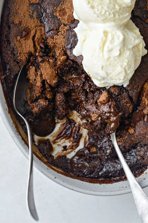 Brownie Skillet, Chocolate Pudding Cake Recipe, Brownie Pudding, Peppermint Ice Cream, Chocolate Pudding Cake, Easy Brownie, Chocolate Pudding Recipes, Scoop Of Ice Cream, Scratch Recipes