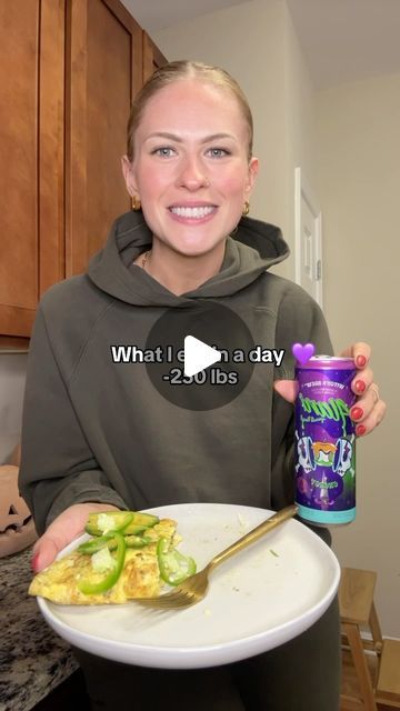 Samantha Milton on Instagram: "What I eat in a day💜 -250lbs eating in a calorie deficit. The jalapeño popper omelette was EVERYTHING✨
#weightloss #pcos #pcosweightloss #weightlossjourney 
#whatieatinaday #wieiad #breakfast #lunch #dinner #fastfood #hack #mealprep #caloriedeficit #protein #beforeandafter #transformation #healthy #pcos #order" Protein Lunch, Eat In A Day, Lunch Meal Prep, Calorie Deficit, Jalapeno Poppers, Weekly Menu, Breakfast Lunch Dinner, Weight Watchers Meals, Breakfast Lunch