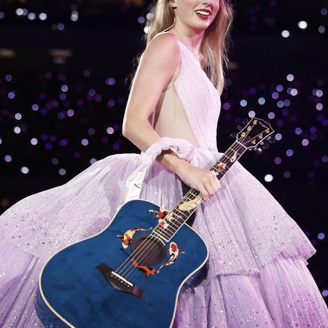 Koi Fish Guitar, Taylor Swift Fotos, Taylor Nation, 34th Birthday, The Archer, All About Taylor Swift, Vintage Flannel, Speak Now, Bebe Rexha