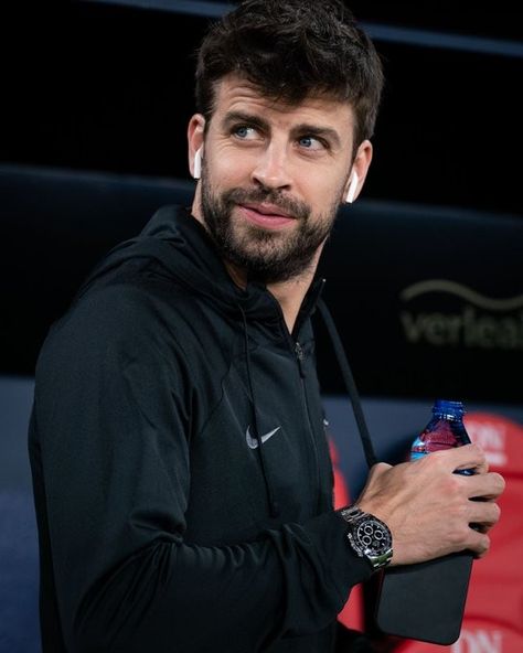 Pique Barcelona, Gerard Pique, Shakira, Fc Barcelona, Football Players, I Love You, Barcelona, Love You, I Love