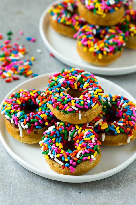 healthy donuts recipe with chocolate glaze High Protein Donuts, Dessert Recipes For A Crowd, Protein Donuts Recipe, Traditional Christmas Dessert Recipes, Healthy Donuts Recipe, Easy Dessert Recipes Christmas, Christmas Dessert Recipes, Low Calorie Protein, Protein Donuts