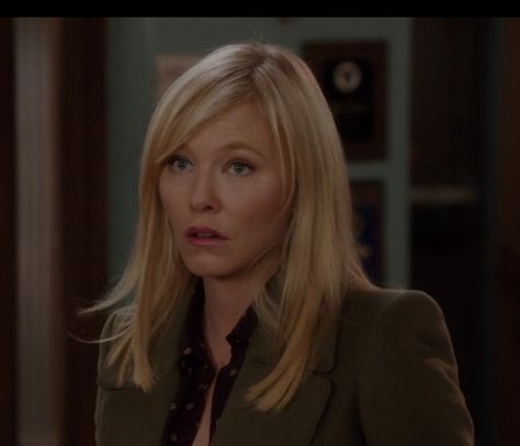 Kelly Giddish Hair, Rollisi Svu, Kelli Giddish, Amanda Rollins, Elite Squad, Special Victims Unit, Law And Order Svu, Law And Order, Hair Hacks