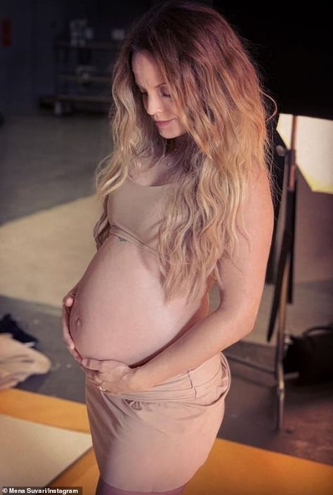 Really lucky: The 41-year-old told ET Online: 'I feel really lucky, and it's just wild. It... Sharon Tate Pregnant, Angry Pregnant Woman, Beautiful Pictures Of Pregnant Women, Mena Suvari, Pregnant Actress, Heavily Pregnant Belly, Olivia Wilde Pregnant, Nothing Else Matters, Pregnant Celebrities