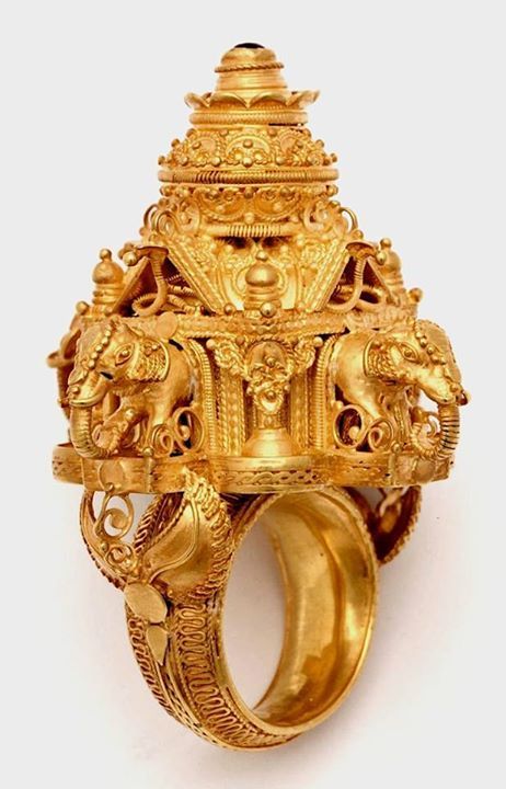 A 22kt yellow gold Indian temple ring. Egyptian Jewellery, Jewellery Photo, Elephant Ring, Gold Necklace Indian, Gold Elephant, Long Pearl Necklaces, Indian Temple, Indian Elephant, 22 Carat Gold