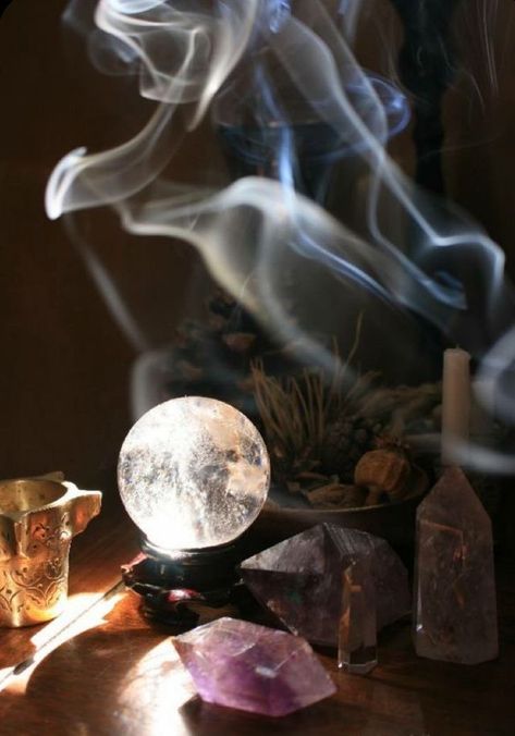 Cristales Aesthetic, Clairvoyant Aesthetic, Divination Aesthetic, Divination Witch, Spirit Magic, Crystal Photography, Ball Aesthetic, Witch Core, Season Of The Witch