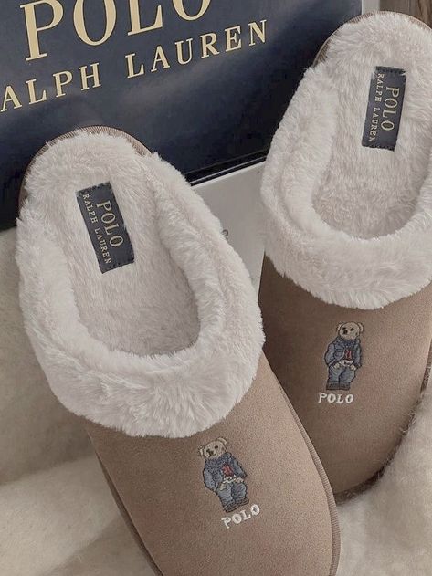 Us Polo Assn Bag, Ralph Lauren Aesthetic Outfit, Sandal Aesthetic, Impress Your Crush, Lauren Aesthetic, Ralph Lauren Aesthetic, Ralph Lauren Looks, Fluffy Shoes, Classic Ralph Lauren