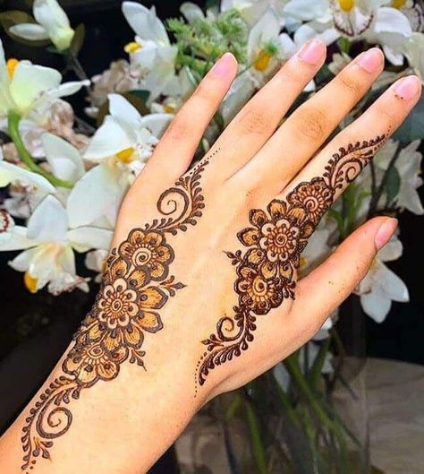 Modern Mehndi, Kids Maxi, Heena Design, Finger Henna Designs, Tato Henna, Henna Tattoo Hand, Henna Tattoo Designs Hand, Henna Art Designs, Latest Henna Designs