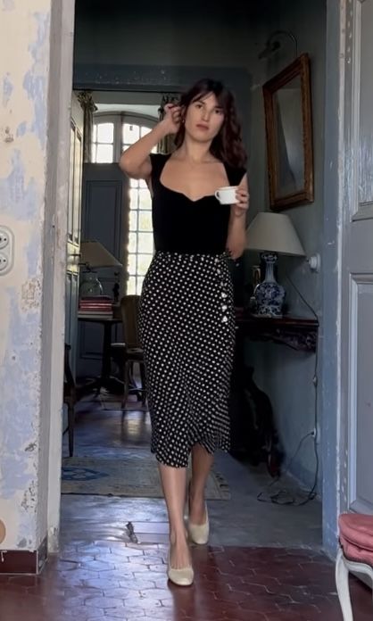 Dinner Date Skirt Outfit, Polkadot Outfit, Jeanne Damas Style, Summer Workwear, Parisian Look, Parisian Chic Style, French Outfit, Jeanne Damas, French Girl Style