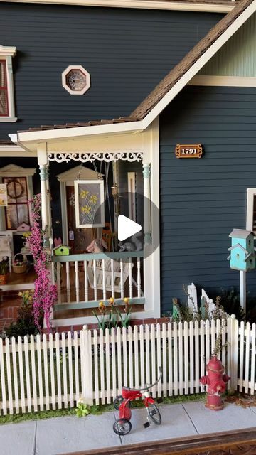 Kathleen Holmes on Instagram: "Heading into Easter weekend with a few appropriately themed minis for my dollhouse front porch. 🌷🐰🐥
Most of the pillows by @mom_bun_minis; front door mat by @myminifrontporch; tricycle by @miniaturebicycles.
#dollhouseeaster #dollhousedecor #dollhouse #dollhousefrontporch #dollhouseminiatures #easter #oneinchscale #dollhousesofinstagram #miniatures #dollhouseexterior" Dollhouse Front Porch, Dollhouse Porch, Mom Bun, House Front Porch, The Pillows, Front Door Mat, Front Door Mats, Easter Weekend, Dollhouse Decor