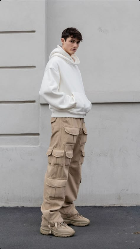 Beige Cargos Outfits Men, Pantalon Cargo Outfits Hombre, Jeans Outfit Men Street Style, Cargo Trousers Outfit Men, Beige Cargo Pants Outfit Men, Cargo Street Style, Cargo Pants Men Outfit, Mens Cargo Pants Outfit, Men Cargo Pants Outfit