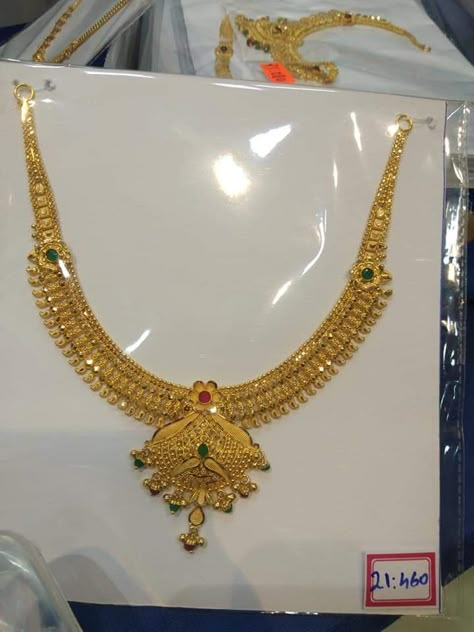 Pretty Gold Necklaces, Indian Gold Necklace Designs, Indian Gold Necklace, Gold Earrings For Kids, Earrings For Kids, Bridal Necklace Designs, Gold Bridal Necklace, Gold Earrings Models, Gold Mangalsutra Designs