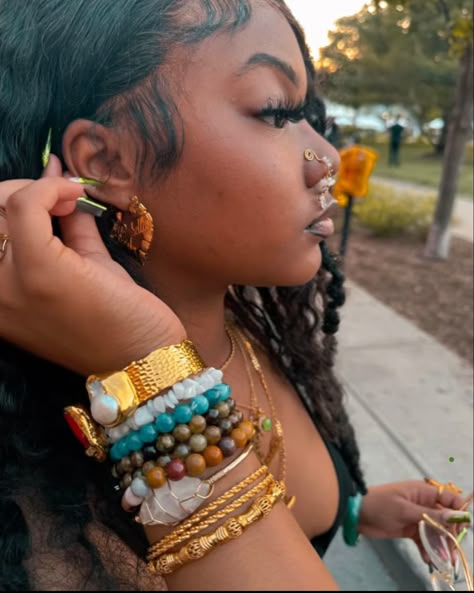 Jewlrey Aesthic Black Women, Jewelry Stack Aesthetic, Earthy Black Woman Aesthetic Jewelry, Jewelry And Outfit Ideas, Hair Jewelry Black Women, Jewelry Aesthetic Black Women, Maximalist Jewelry Black Women, Protection Jewelry, Black Women Jewelry