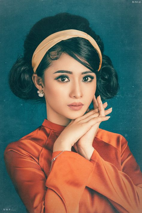 60’s Makeup, Vintage Myanmar, Vietnamese Clothing, Myanmar Art, Outdoor Portraits, Online Game, Real Girls, Girls Cartoon Art, 인물 사진