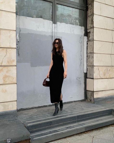 Dress Pointy Boots Outfit, Agent Outfit, Feminine Style Casual, Real Estate Agent Outfits, Luxury Photoshoot, Inspo Looks, Black Dress Aesthetic, Fashion Inspo Outfits Minimal Chic, Vlog Aesthetic