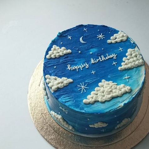 Cake With Cloud Design, Sky Cake Design, Sky Cake Cloud, Sky Themed Birthday Party, Cloud Cake Design, Cloud Themed Cake, Cloud Nine Birthday Cake, Sky Theme Cake, Cloud Cake Ideas