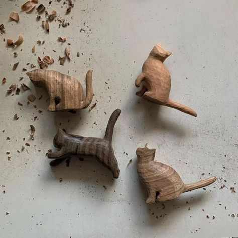 Wooden Cats, Carved Wooden Animals, Dremel Crafts, Whittling Projects, Wood Shavings, Dremel Carving, Simple Wood Carving, Wood Carving For Beginners, Wood Carving Tools Knives