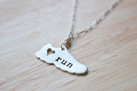 run necklace! Running Necklace, Running Jewelry, I Love To Run, Love Run, Runner Girl, Free Weight, Run Happy, Studio Ideas, Marathon Running